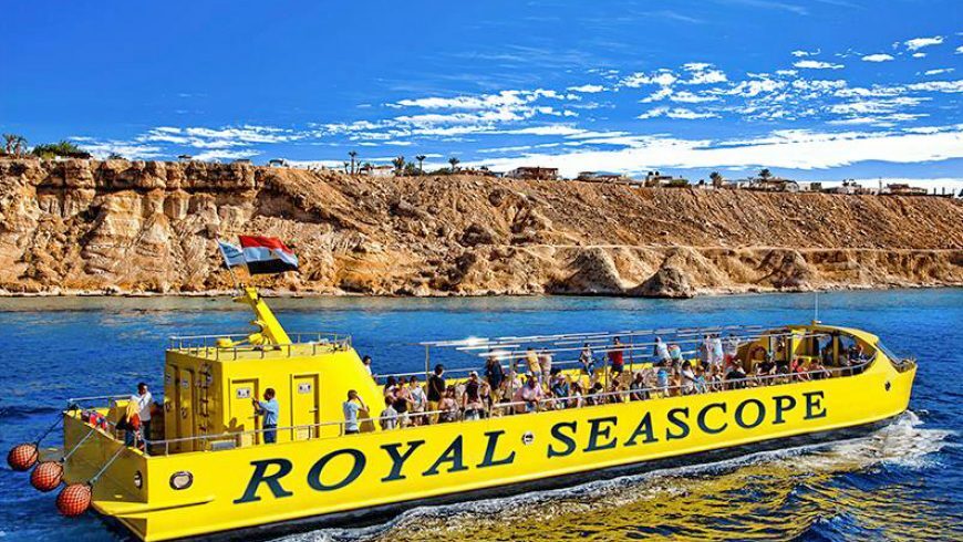 Family enjoying a semi submarine tour in Hurghada