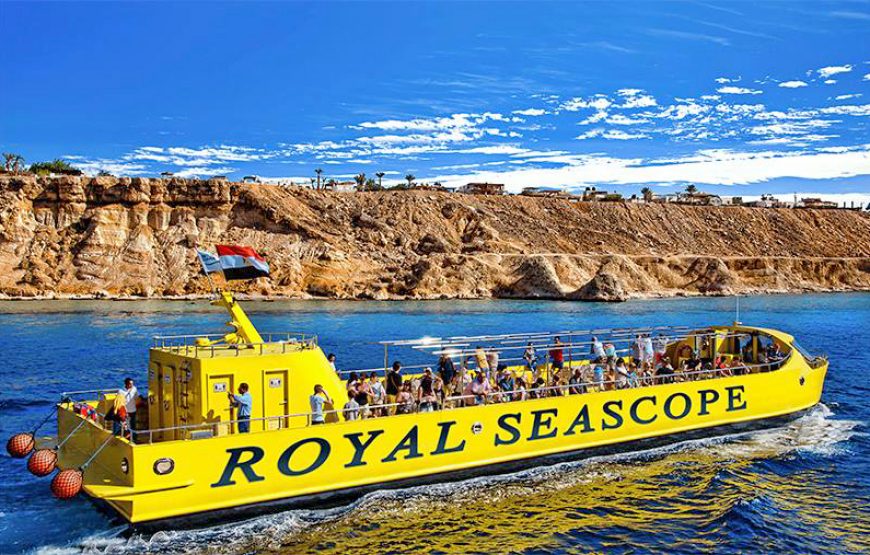 Family enjoying a semi submarine tour in Hurghada